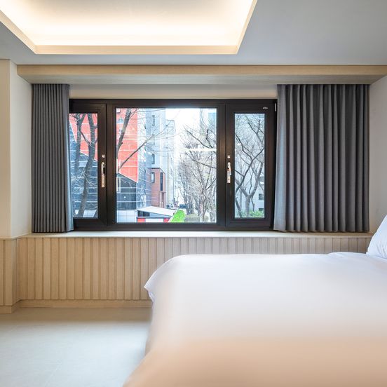 Bluebird Hotel image 1
