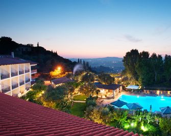 Hotel Europa Olympia - Olympia - Piscina