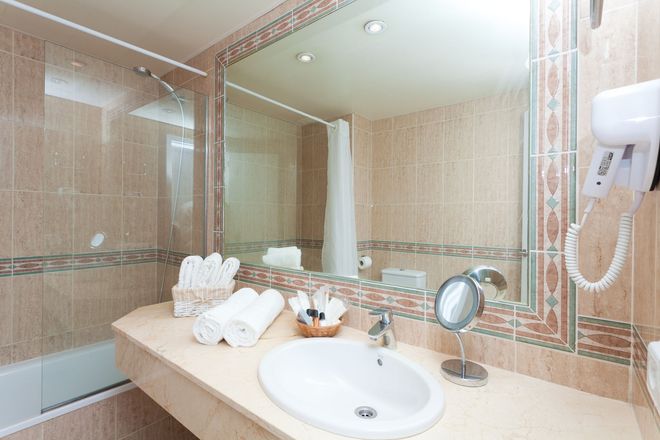 FERGUS Style Cala Blanca Suites - Santa Ponsa - Bathroom