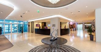 Premier Inn Abu Dhabi Airport (Business Park) - Abu Dhabi - Lobby