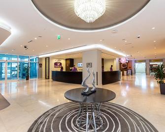 Premier Inn Abu Dhabi International Airport - Abu Dhabi - Lobby