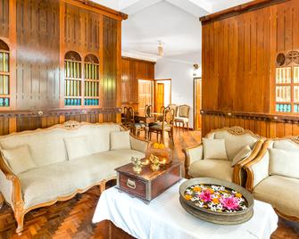 Kumarakom Wood Castle Serviced Appartments - Kumarakom - Lounge