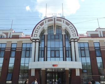 Hostel Plushevyi Mishka - Akademgorodok - Edificio