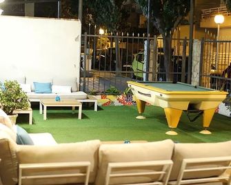 Hostal Porto Mar - Khu nghỉ mát Salou - Hàng hiên