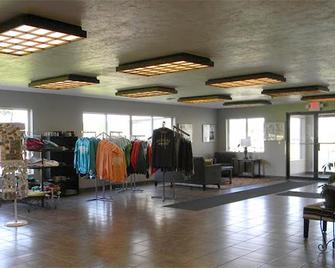 Boarders Inn & Suites by Cobblestone Hotels - Munising - Munising - Lobby