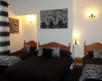 The Balmoral & Terrace Guest Houses - Sunderland - Bedroom