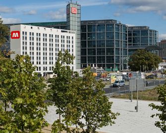 Meininger Hotel Berlin Hauptbahnhof - Berlin - Building