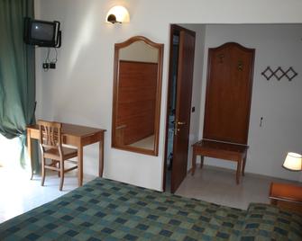 Cristall Hotel - Rocca di Cambio - Bedroom