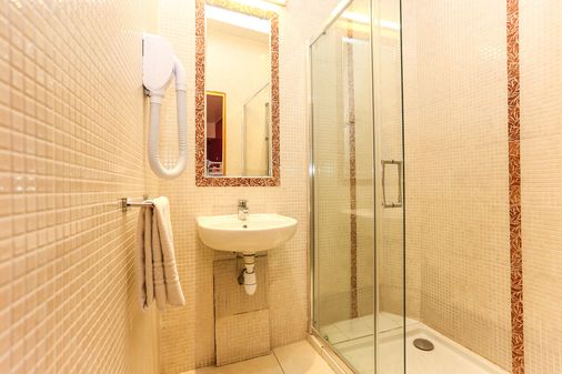 Le Village Montmartre by Hiphophostels - Paris - Casa de banho