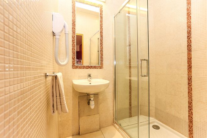 Le Village Montmartre by Hiphophostels - Paris - Bathroom