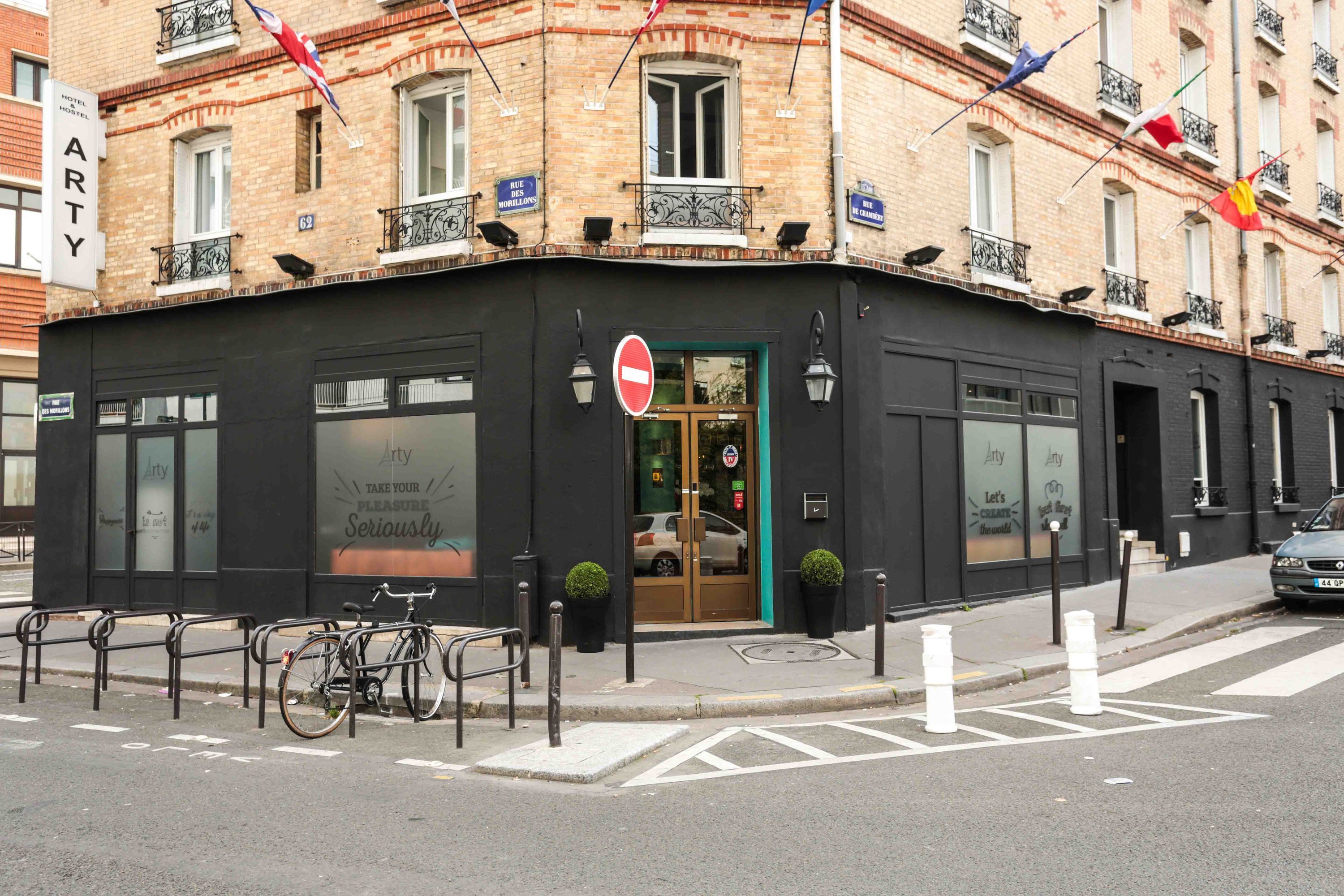 Arty Paris Porte de Versailles by Hiphophostels - Paris - Building