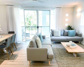 Twin Quays Noosa - Noosaville - Living room