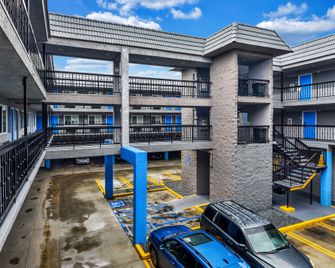 Hollywood Inn Express LAX - אינגלווד - בניין