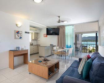 Waterview Airlie Beach - Airlie Beach - Living room