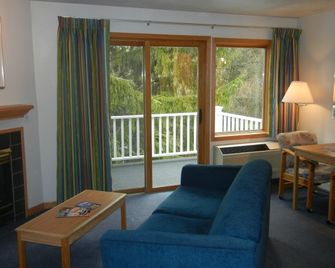 Applecreek Resort-Hotel & Suites - Fish Creek - Living room