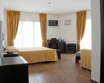 Hotel Leon Bianco - Adria - Bedroom