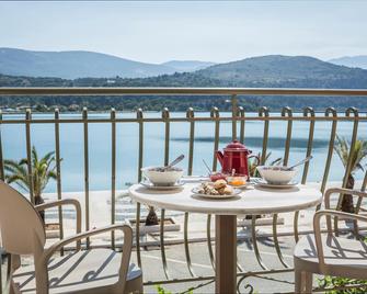 Tourist Boutique Hotel - ارغوستولي - شرفة