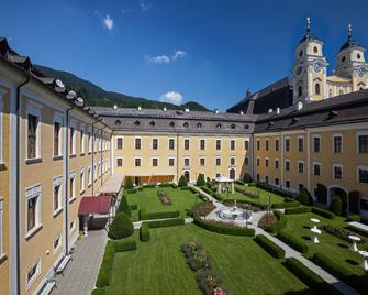 Schlosshotel Mondsee - Mondsee - Building