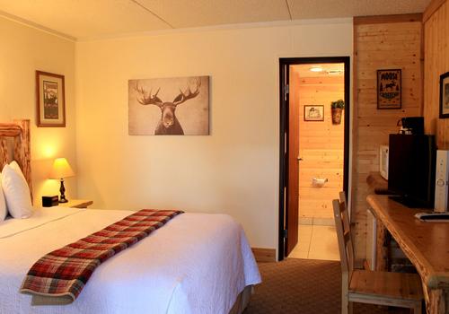 Moose Creek Inn C$ 164 (C̶$̶ ̶2̶6̶1̶). West Yellowstone Hotel Deals &  Reviews - KAYAK