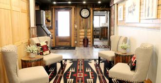 Moose Creek Inn - West Yellowstone - Lounge