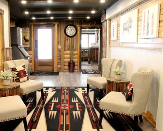 Moose Creek Inn - West Yellowstone - Salon