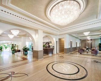 Hotel Aurelia - צ'רביה - לובי