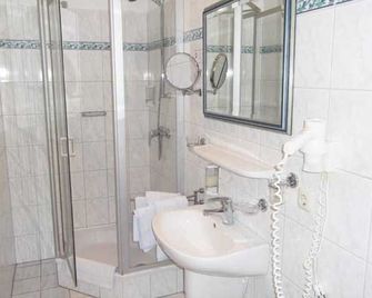 Hotel Dorfschänke - Büdelsdorf - Bathroom