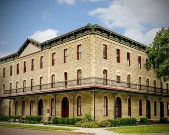 Historic Elgin Hotel - Marion - Building