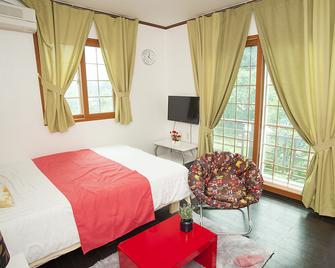 Pocheon Aleumdaun Pension - Pocheon - Habitación