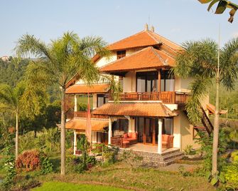 Lesong Hotel And Restaurant - Banjar - Outdoor view