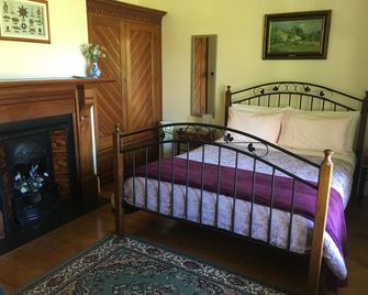 Halfmoon Cottage - Akaroa - Bedroom