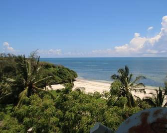 Modern Beach Front Studio Apartment - B44 - Mombasa - Pláž