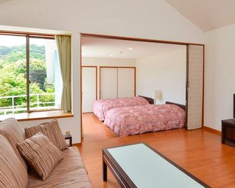 Le Nessa Akazawa - איטו - סלון