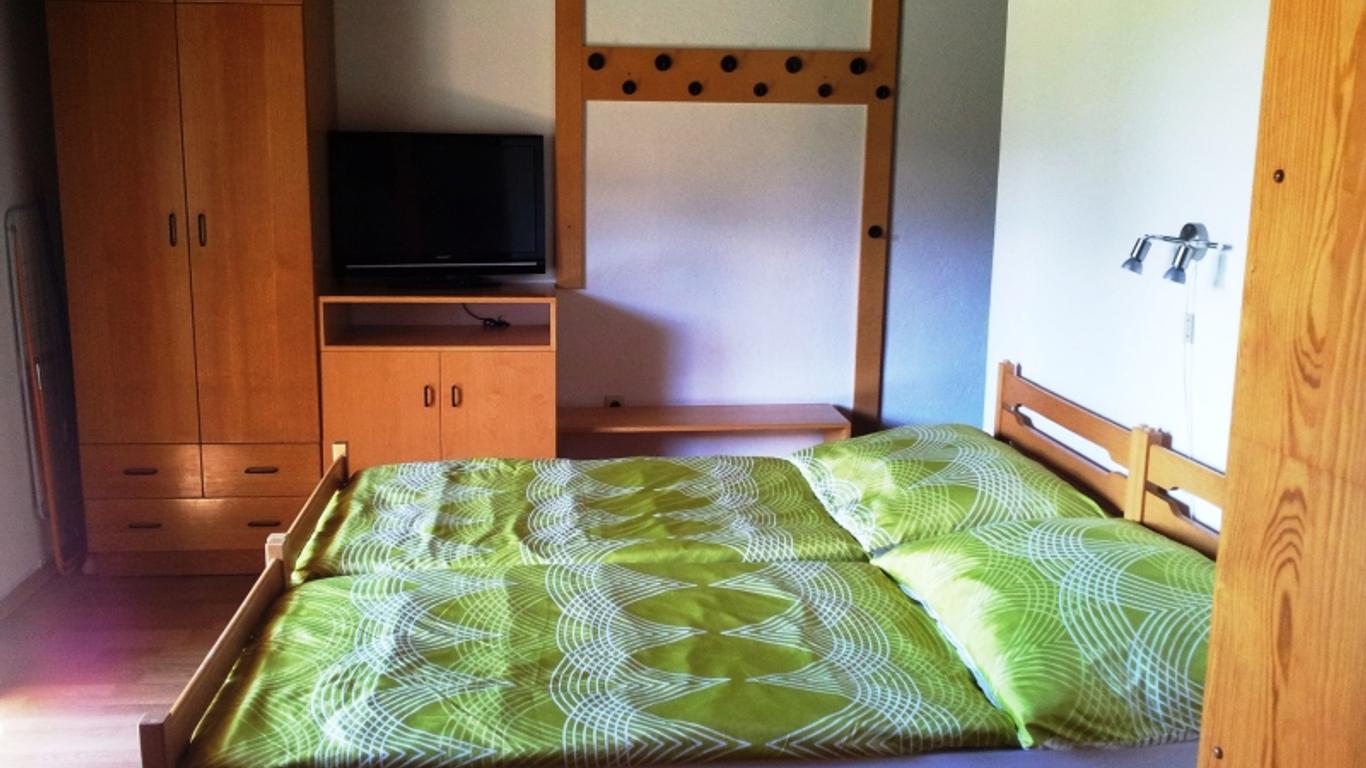 Apartments and Rooms Milena