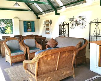 Big Tree Guesthouse Brits - Brits - Patio