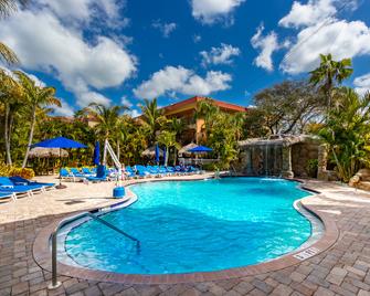 Coconut Cove All-Suite - Clearwater Beach - בריכה