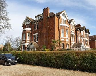 The Wycliffe - Folkestone - Bina