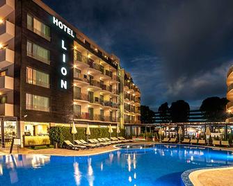 Lion Sunny Beach Hotel - נסבאר - בניין