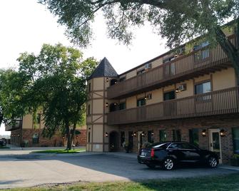 Alexis Park Inn and Suites - Iowa City - Edificio
