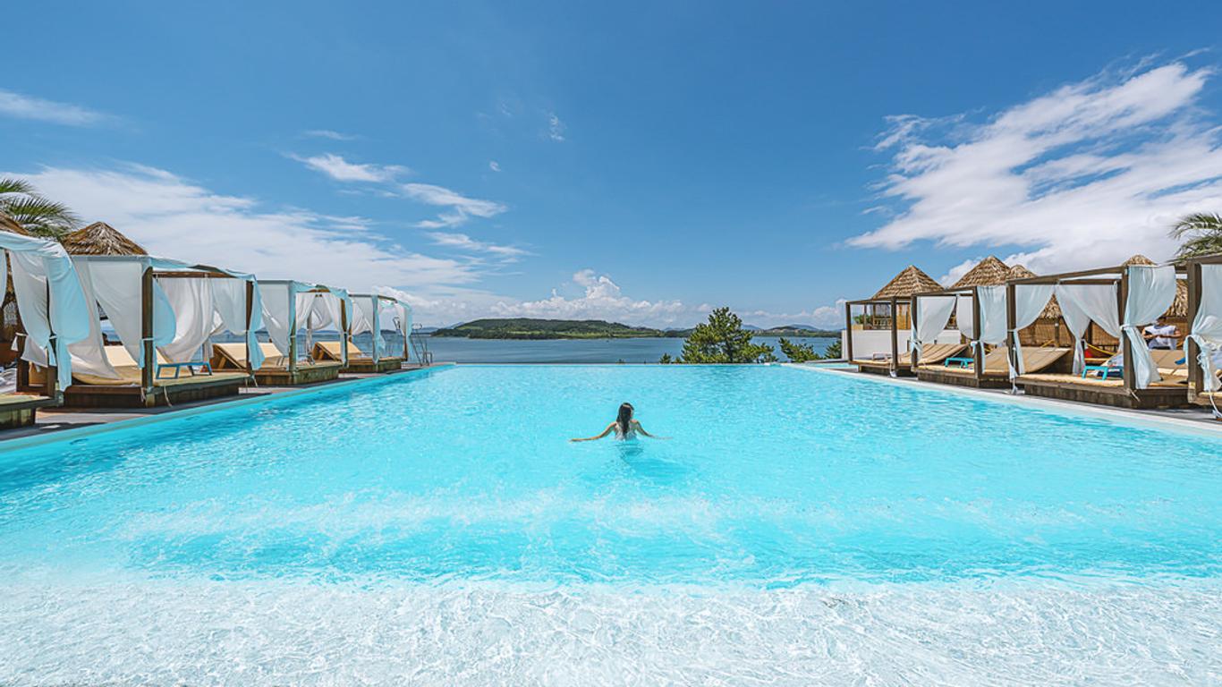 La Terrace Club Hotel & Villa