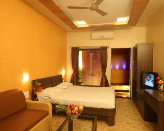 Hotel Saket Plaza - ماهاباليشوار - غرفة نوم
