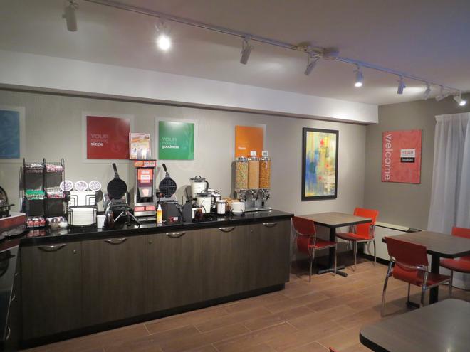 Comfort Inn C 128 C 1 4 4 Hamilton Hotel Deals Reviews