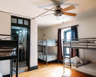 Saintlo Ottawa Jail Hostel - אוטאווה - חדר שינה