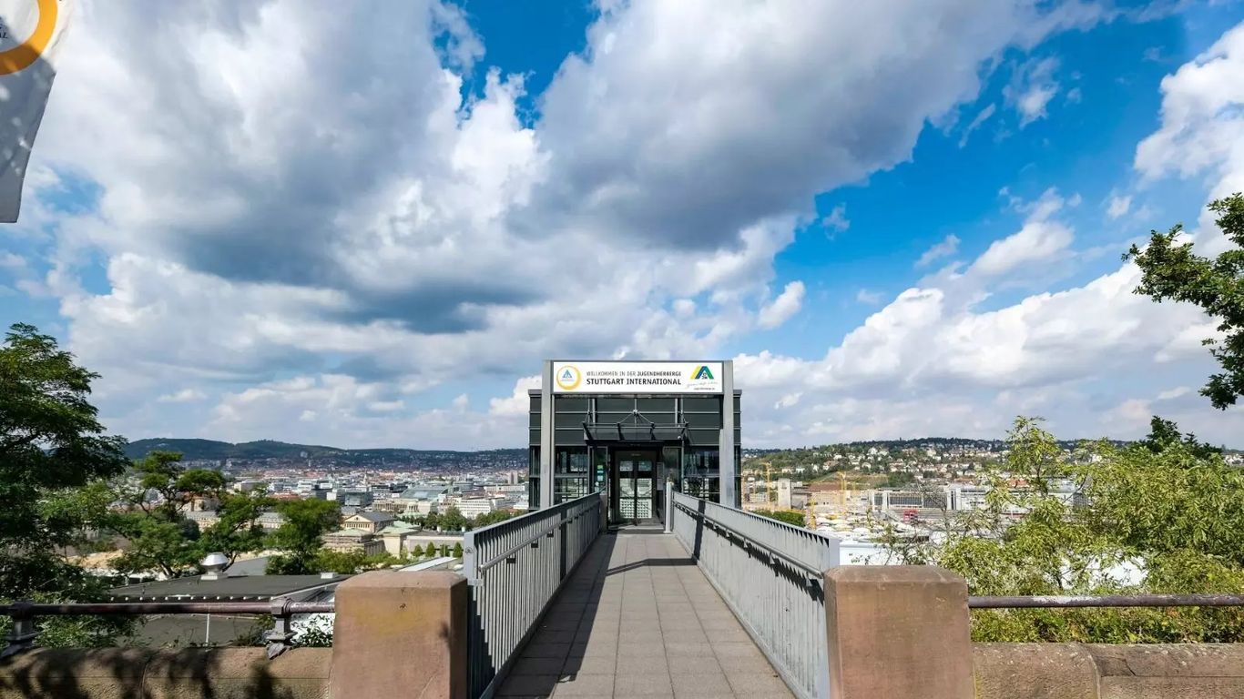 يوغندهيربرغيه شتوتغارت إنترناتسونال