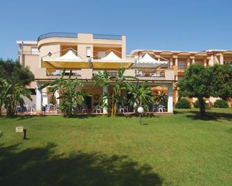 Hotel America - Marina di Camerota - Κτίριο