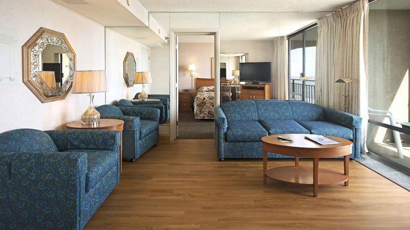 Four Sails Resort - Virginia Beach - Living room