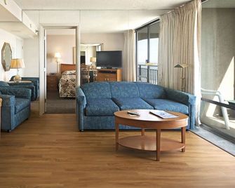Four Sails Resort - Virginia Beach - Living room