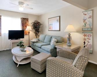 Carlton House Motel and Suites - Saint Pete Beach - Living room