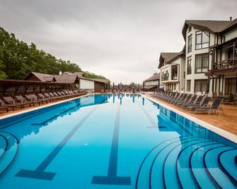 Georg Park Hotel - Tarashany - Pool