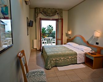 Hotel Sayonara - San Benedetto del Tronto - Camera da letto